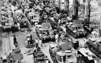 二戰(zhàn)后蘇聯(lián)艱難地恢復(fù)國(guó)民經(jīng)濟(jì)重工業(yè)輕工業(yè)發(fā)展極不均衡